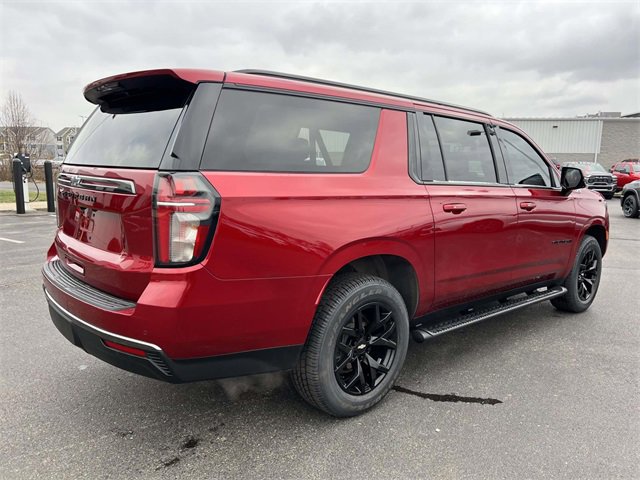 Used 2022 Chevrolet Suburban Z71 w/ Luxury Package image 7