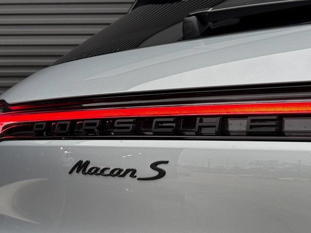 Certified 2026 Porsche Macan S AWD/4WD image 27