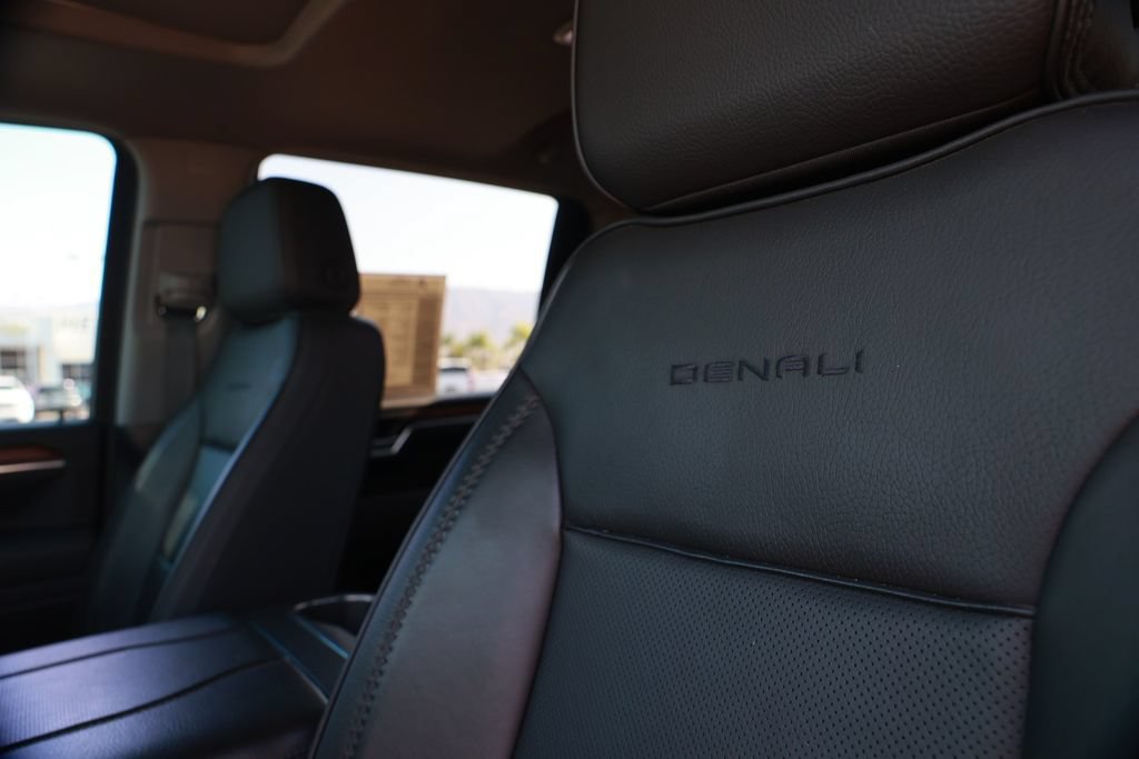 Used 2025 GMC Sierra 3500 Denali w/ Denali Reserve Package AWD/4WD image 23