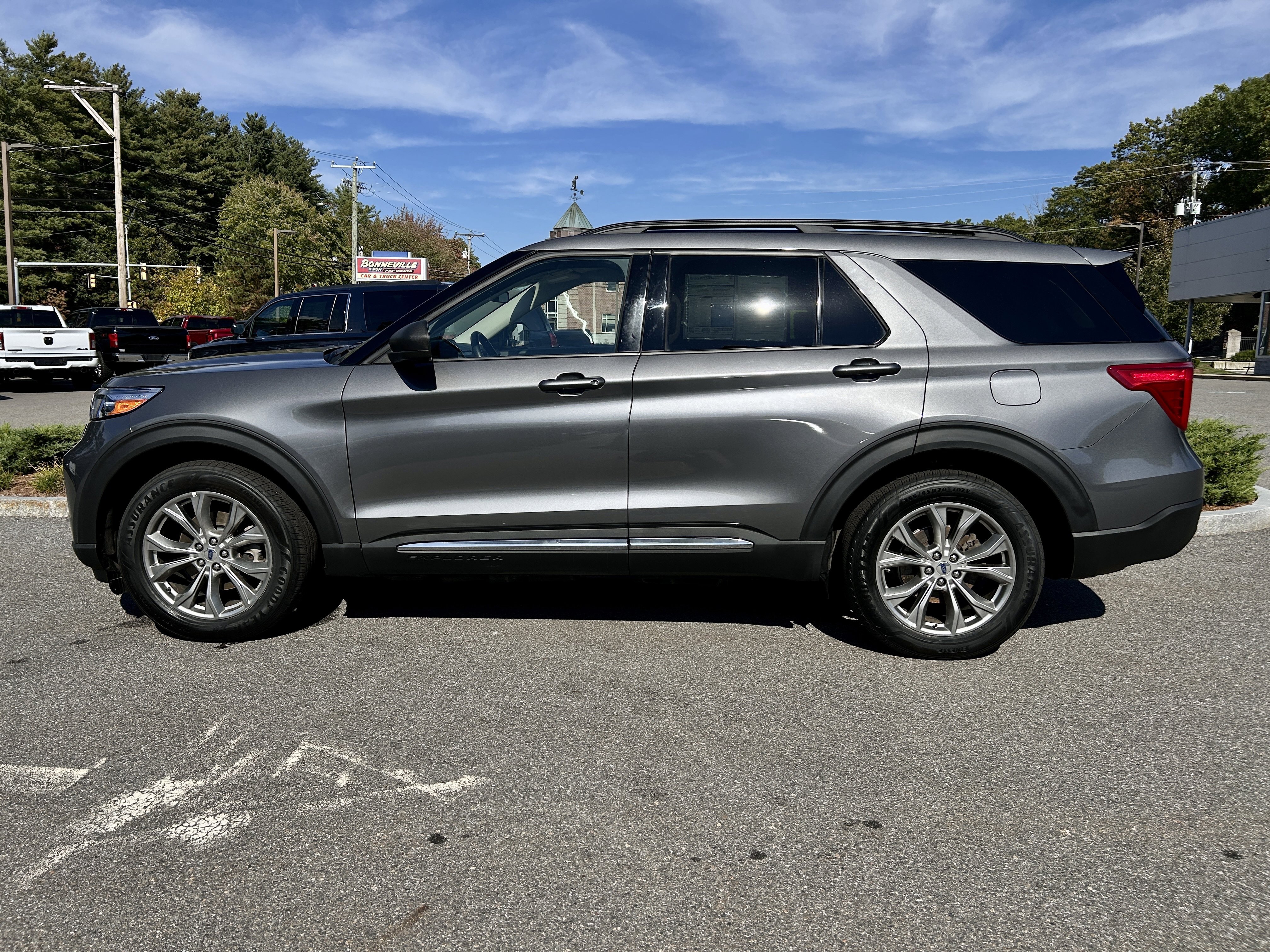 Used 2023 Ford Explorer XLT w/ Equipment Group 202A image 5