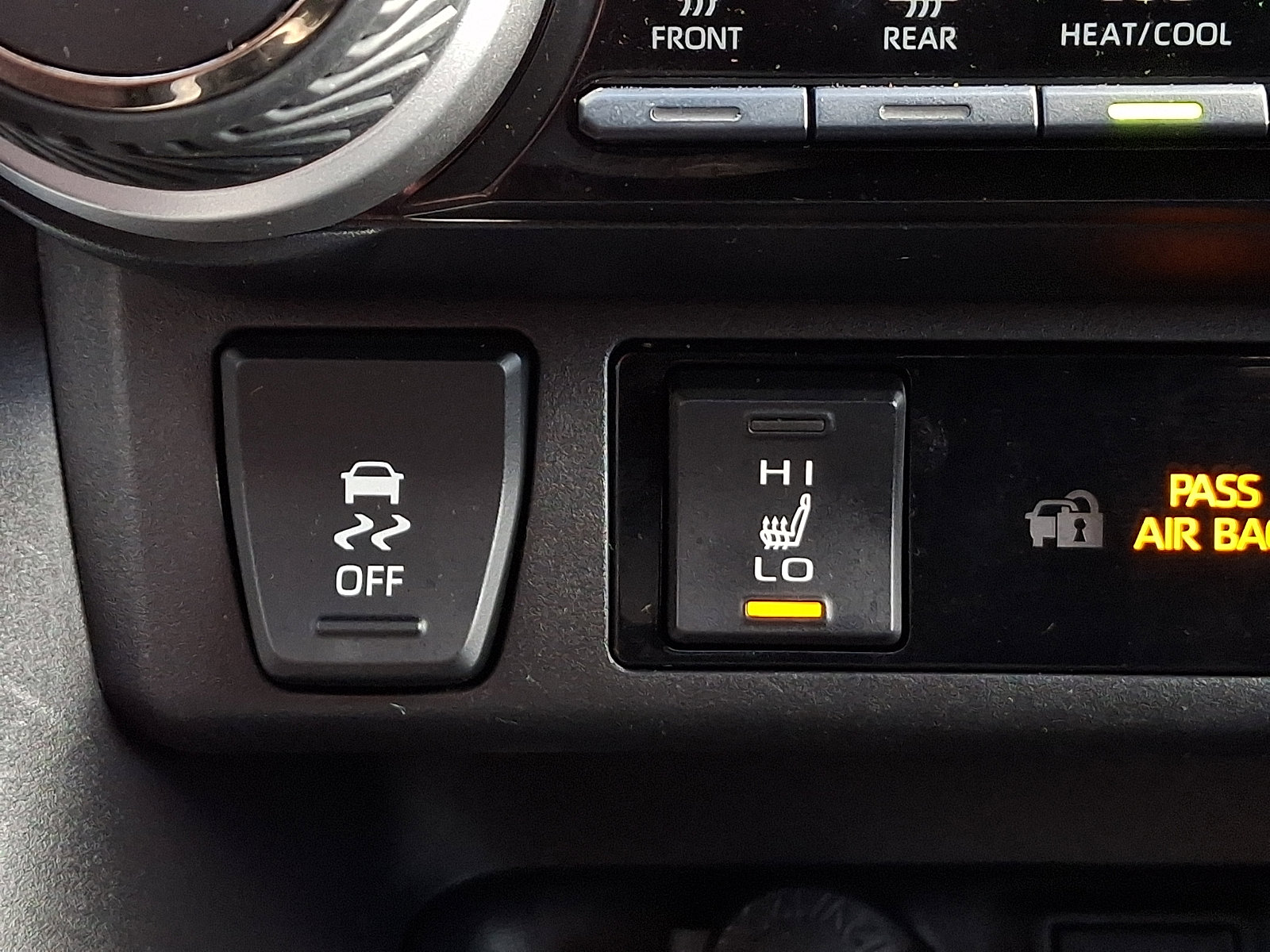 Used 2024 Toyota RAV4 XLE w/ Convenience Package image 24
