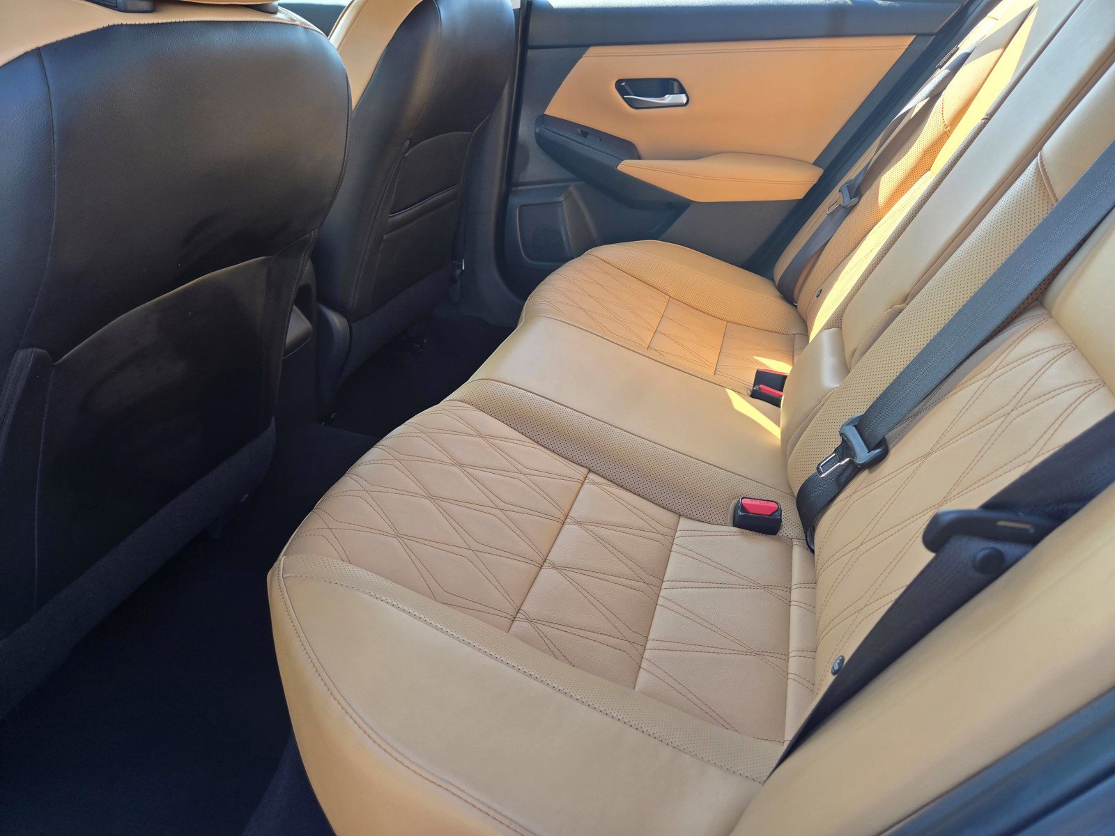 Used 2022 Nissan Sentra SV w/ SV Premium Package FWD image 16