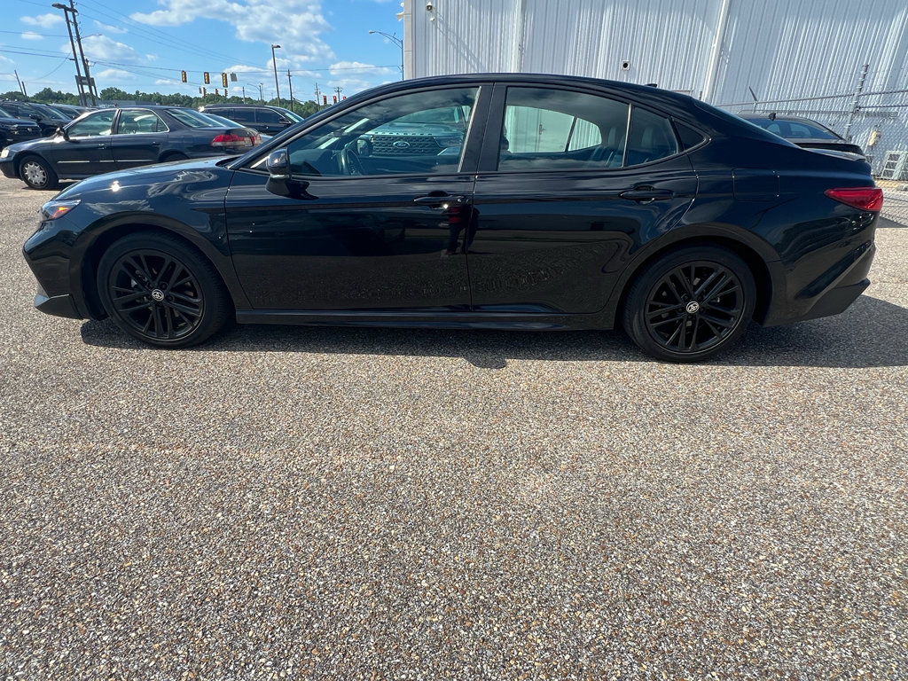 Used 2025 Toyota Camry SE FWD image 6