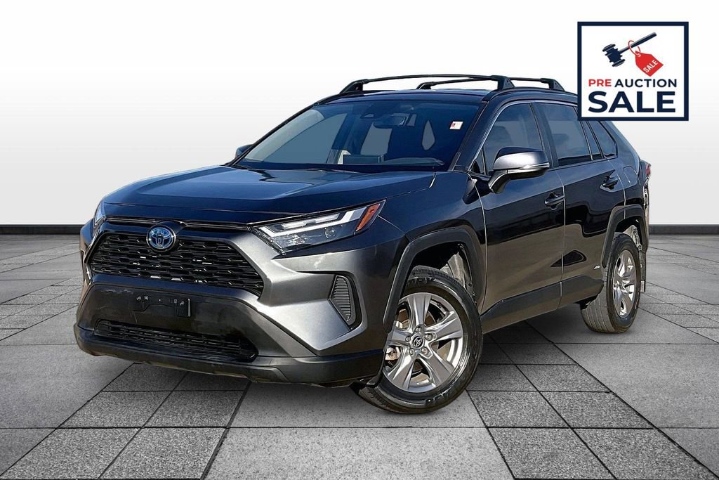 Used 2024 Toyota RAV4 XLE AWD/4WD image 1