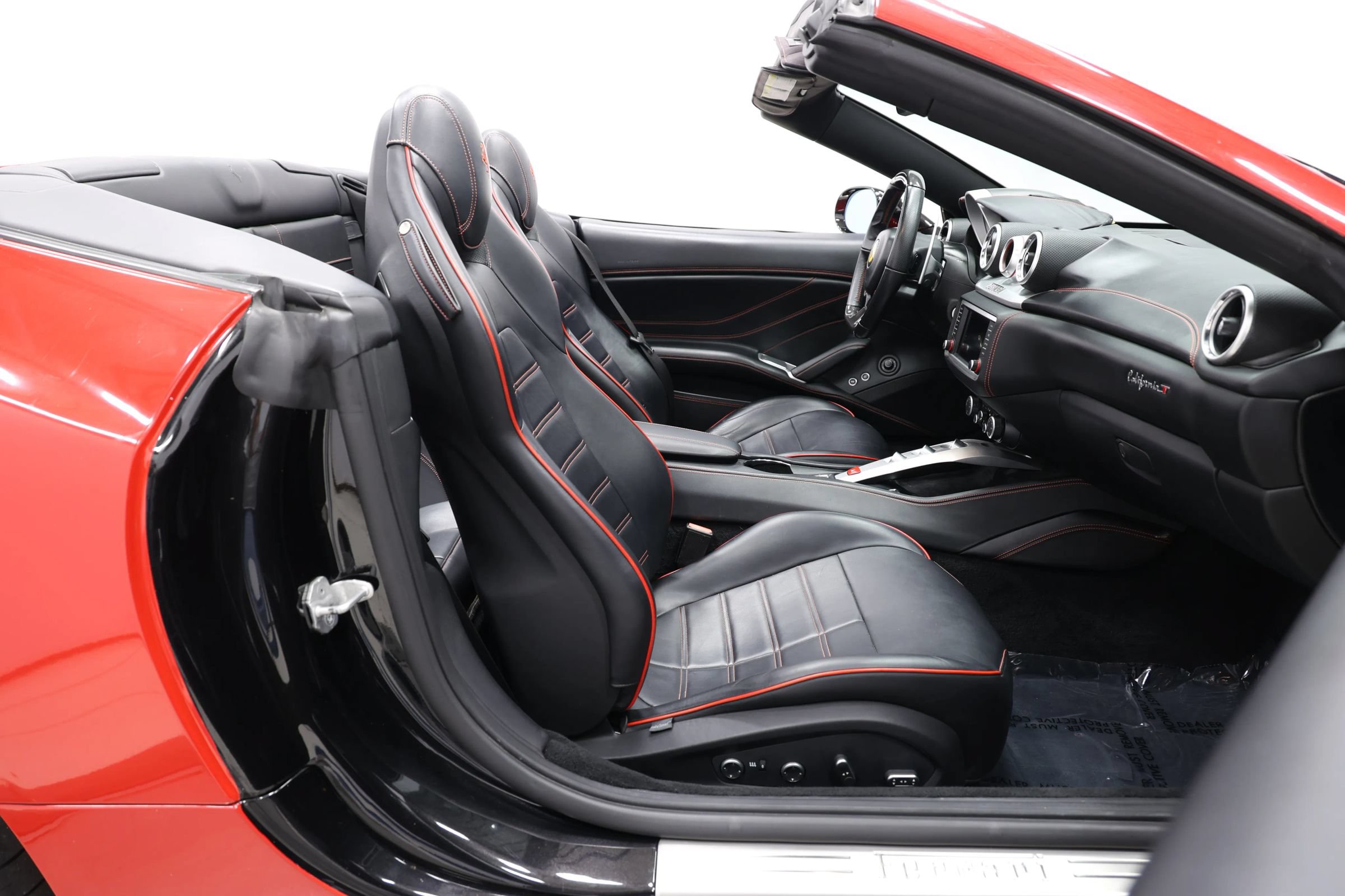 Used 2017 Ferrari California T RWD image 69