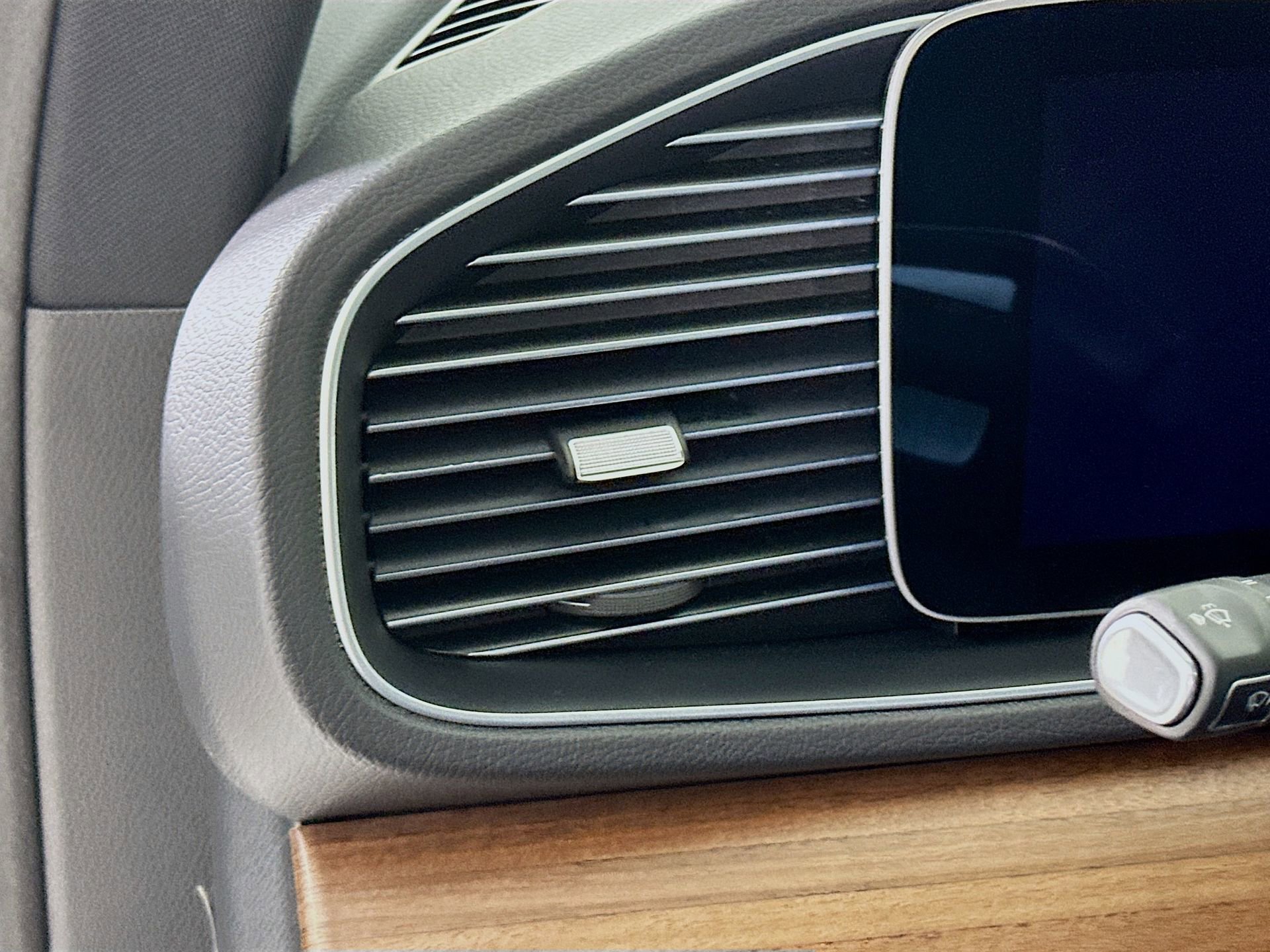 Used 2025 Mercedes-Benz GLE 350 4MATIC image 11