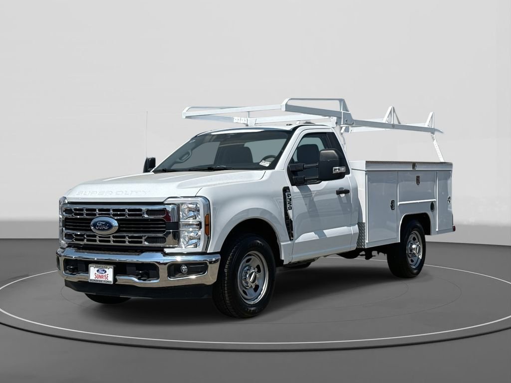 New 2025 Ford F350 XL w/ XL Chrome Package
