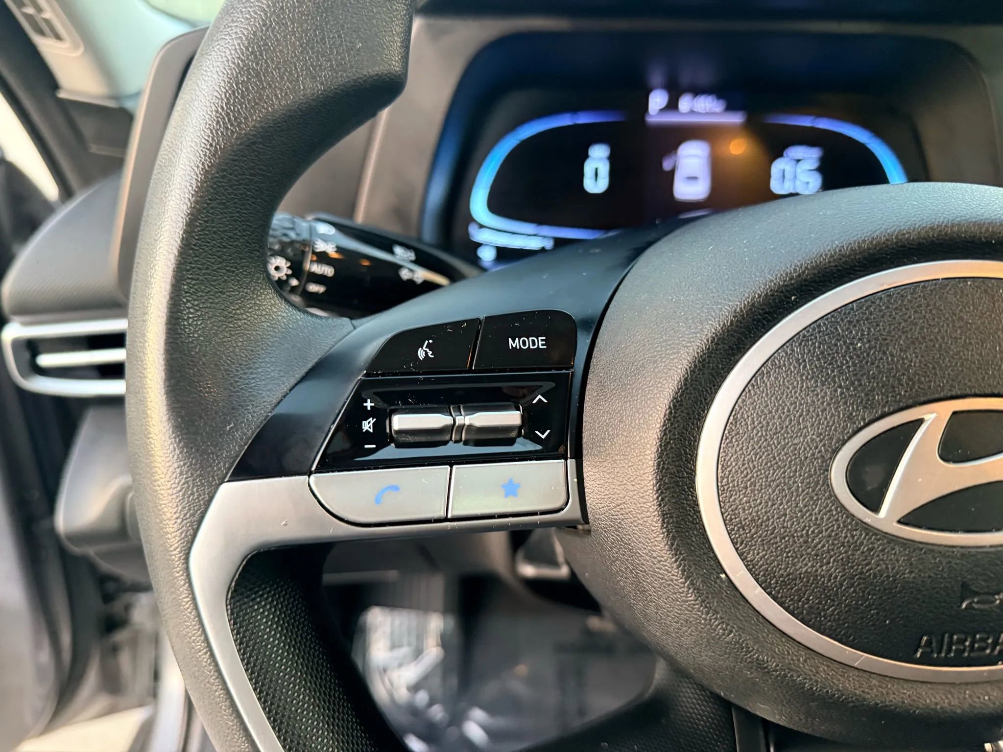 Used 2024 Hyundai Elantra SE image 21