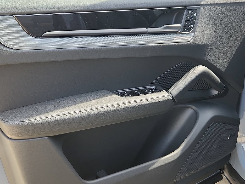 New 2026 Porsche Cayenne AWD/4WD image 12