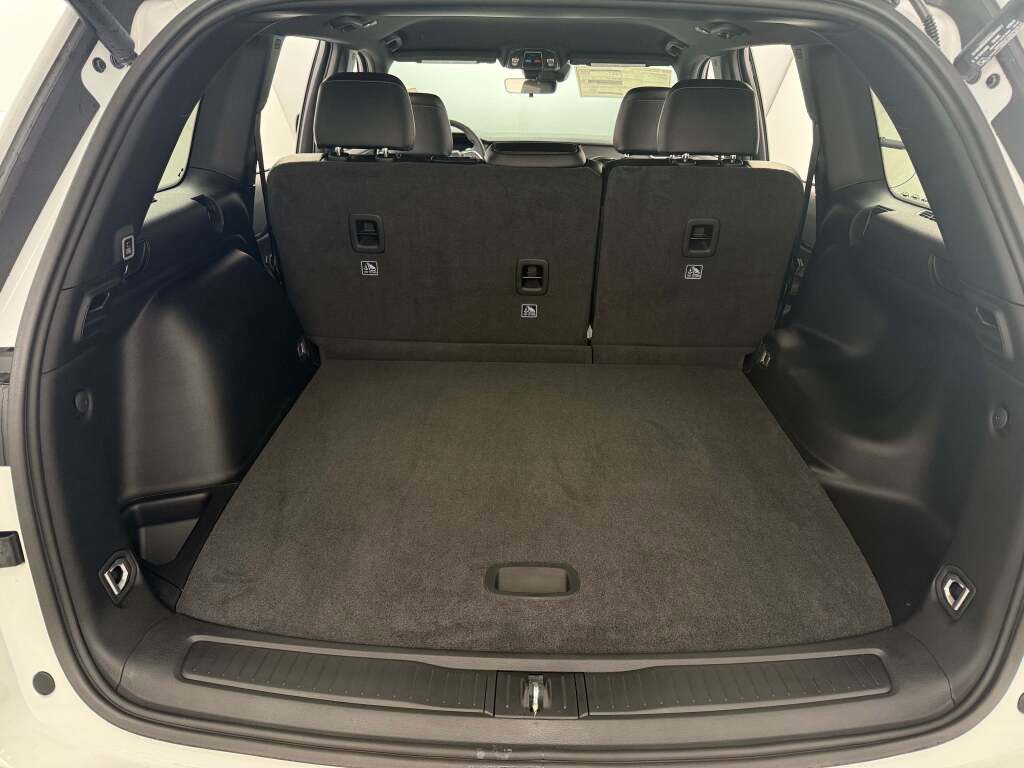 New 2025 Jeep Grand Cherokee Altitude image 19