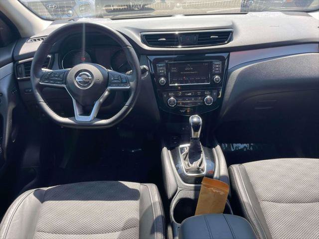 Used 2020 Nissan Rogue Sport SV w/ Technology Package AWD/4WD image 12