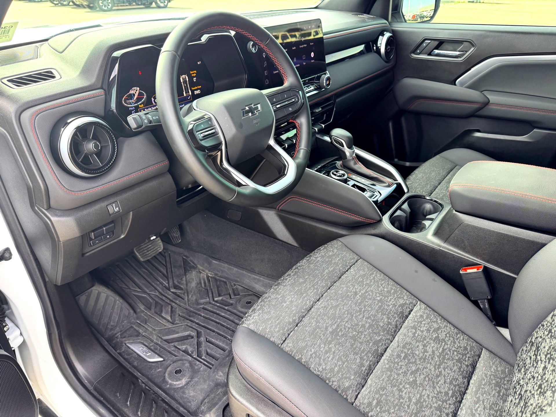 Used 2024 Chevrolet Colorado Z71 w/ Z71 Convenience Package 2 image 10