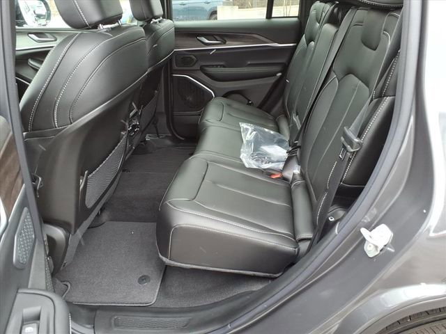 New 2026 Jeep Grand Cherokee Limited w/ Limited Altitude Package AWD/4WD image 14
