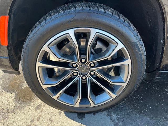 Used 2022 Jeep Grand Wagoneer Series III w/ Flexible Seating Group image 11