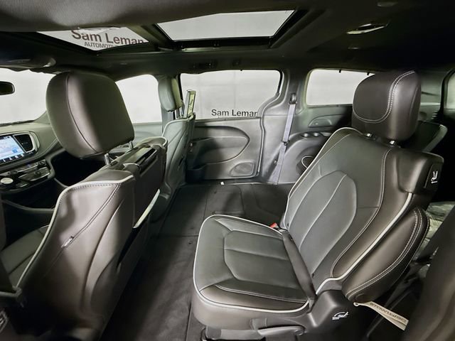 New 2026 Chrysler Pacifica Limited w/ Uconnect Theater Family Group image 24