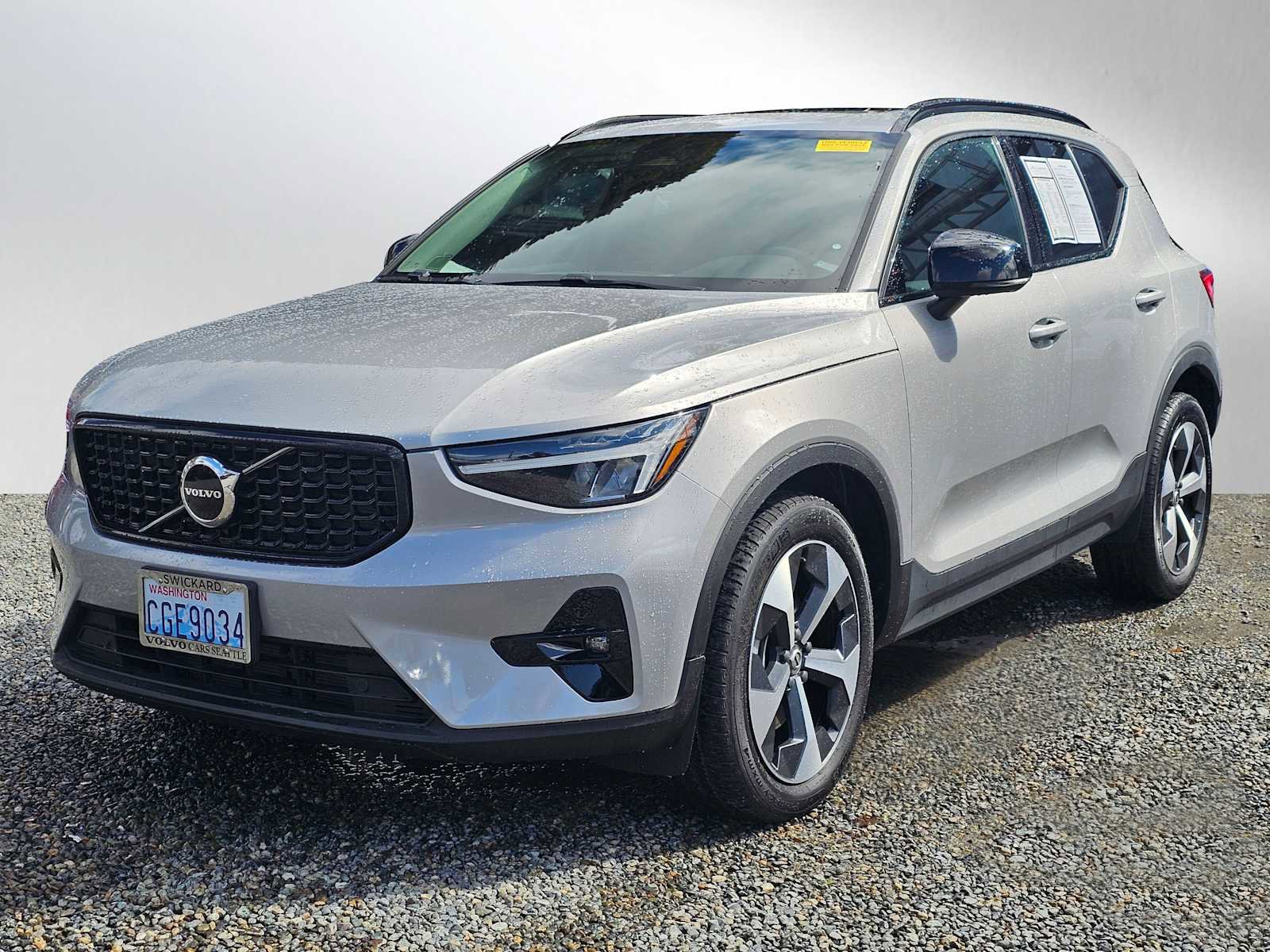Used 2023 Volvo XC40 B5 Plus w/ Protection Package Premier AWD/4WD image 7