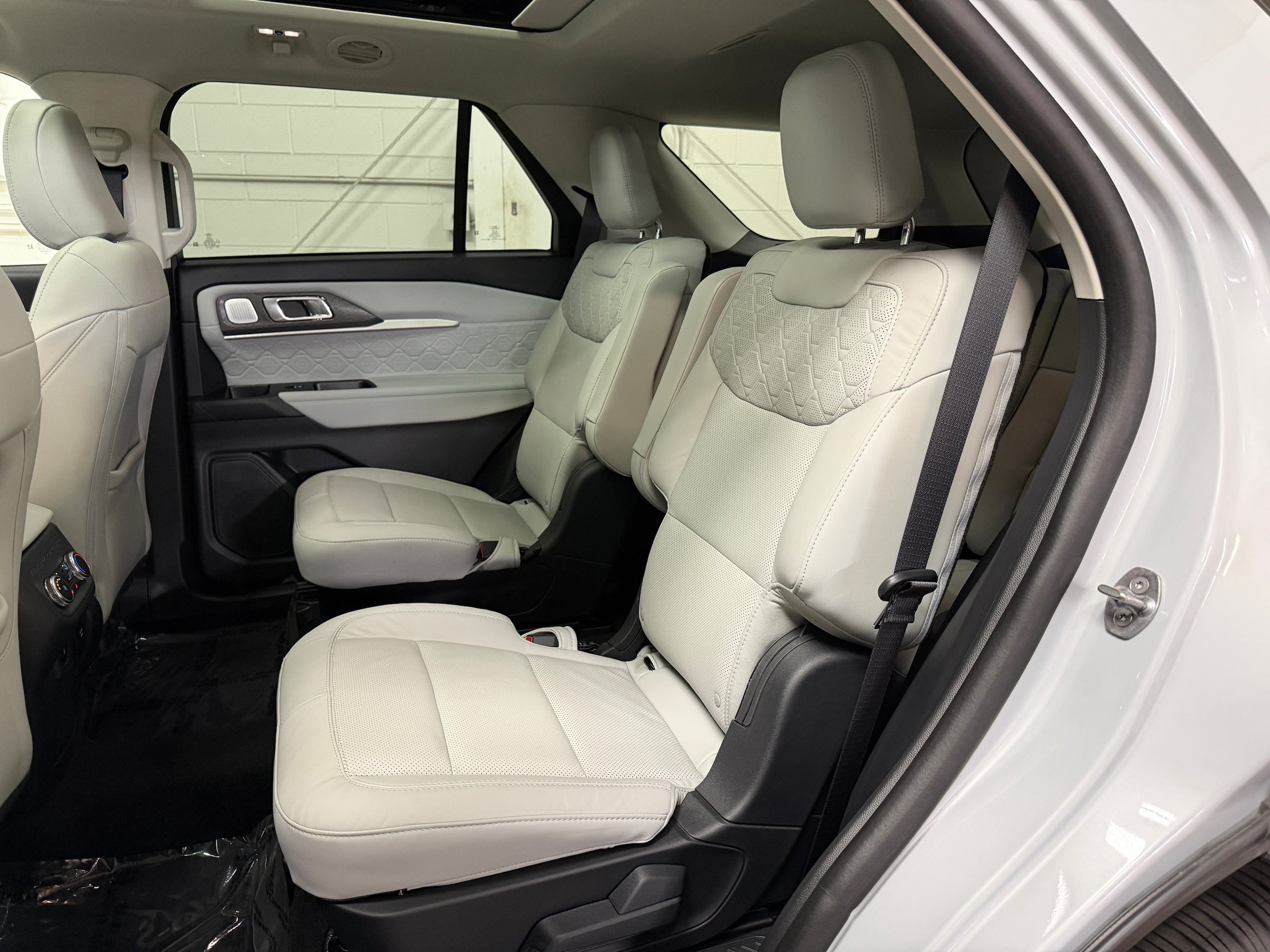 Used 2025 Ford Explorer Platinum w/ Ultimate Package AWD/4WD image 10