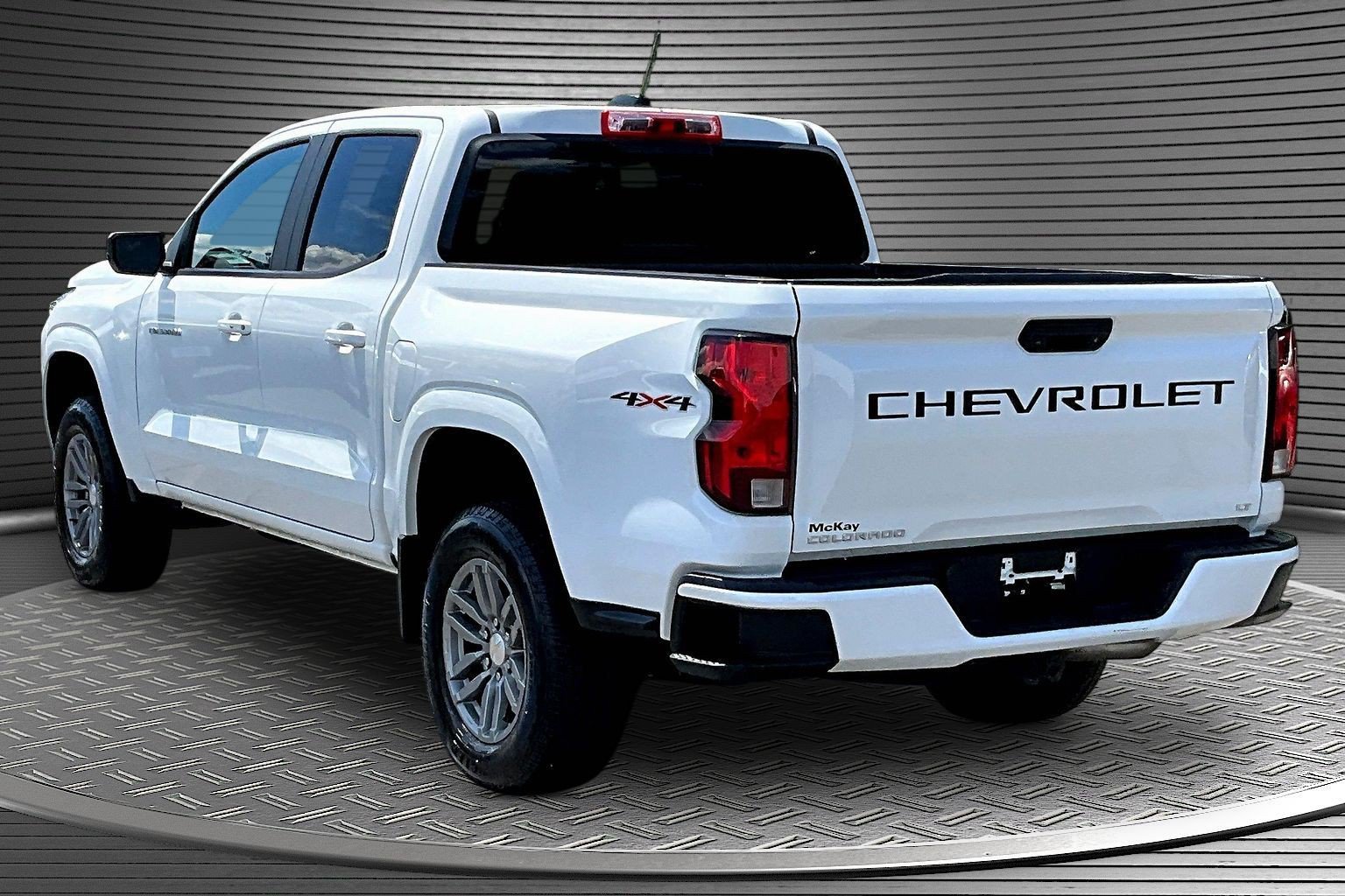 Used 2024 Chevrolet Colorado LT w/ LT Convenience Package II AWD/4WD image 4