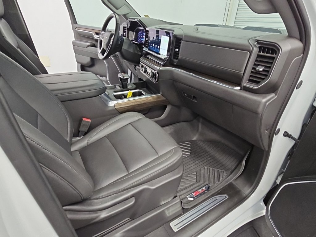 Used 2024 Chevrolet Silverado 1500 LT Trail Boss w/ LT Trail Boss Premium Package AWD/4WD image 41
