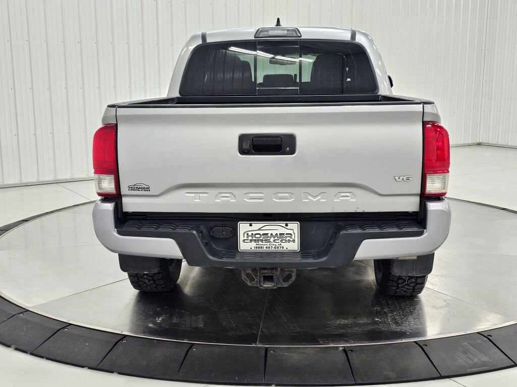 Used 2017 Toyota Tacoma TRD Sport w/ Tow Package (A/T) AWD/4WD image 4