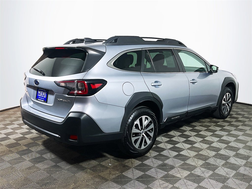 Used 2025 Subaru Outback Premium image 8