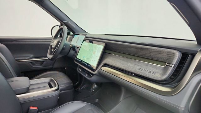 Used 2025 Rivian R1S Adventure image 21