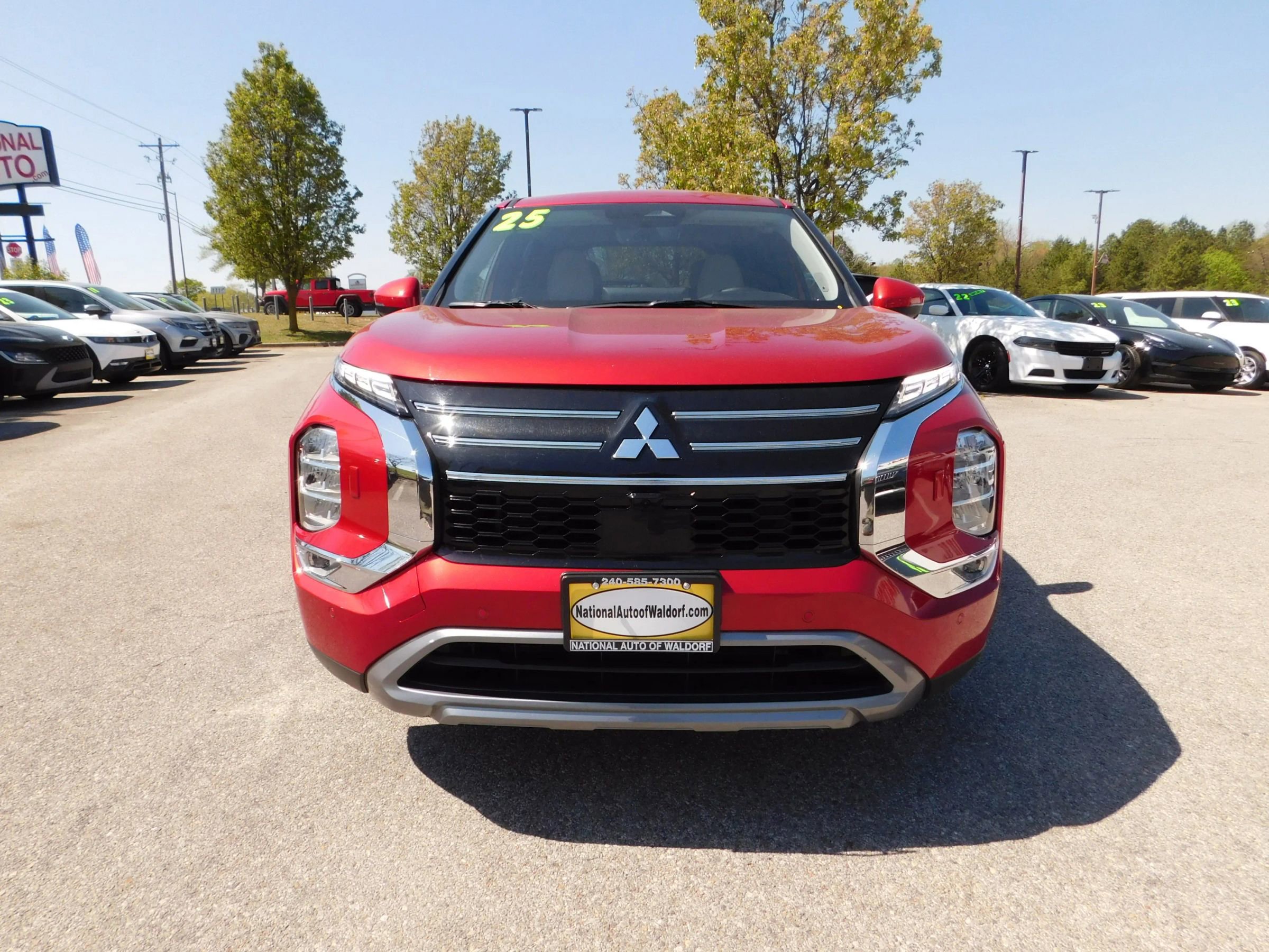 Used 2025 Mitsubishi Outlander SE AWD/4WD image 3