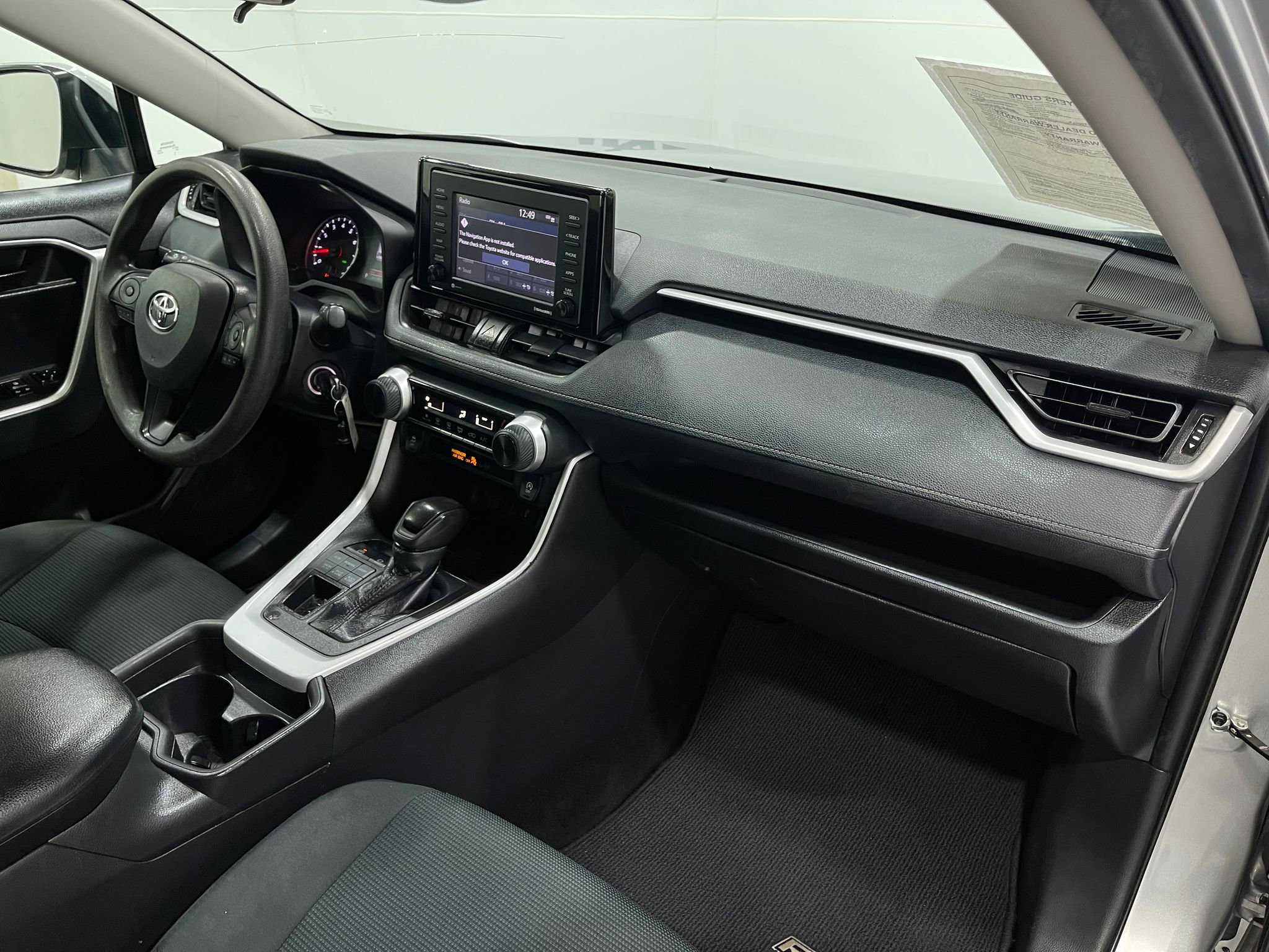 Used 2021 Toyota RAV4 LE w/ Carpet Mat Package (TMS) AWD/4WD image 18