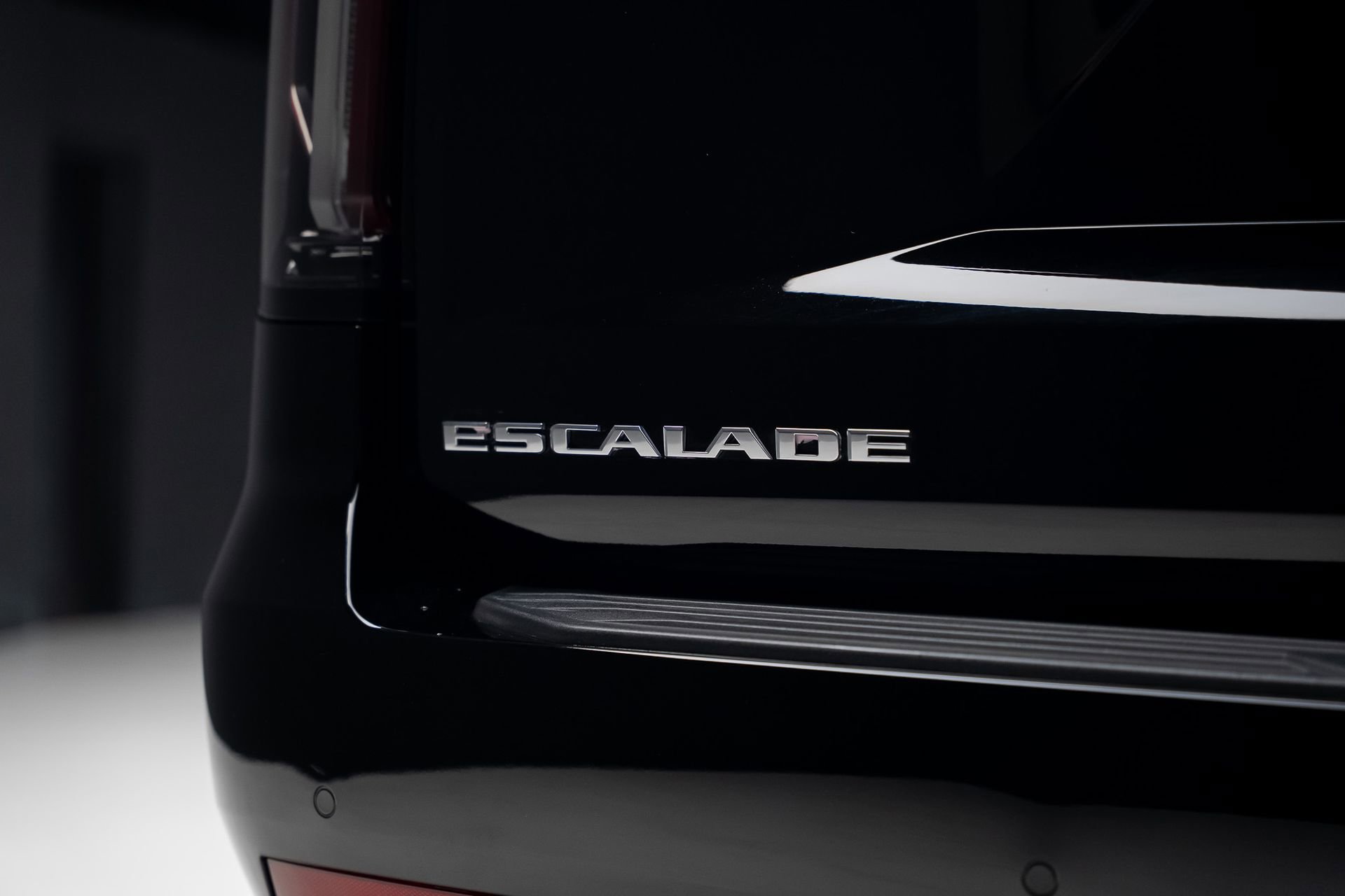 Used 2024 Cadillac Escalade ESV Premium Luxury RWD image 31