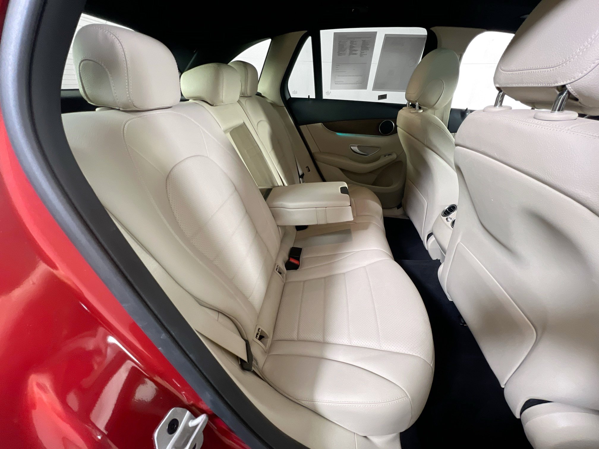 Used 2021 Mercedes-Benz GLC 300 4MATIC w/ Premium Package image 26
