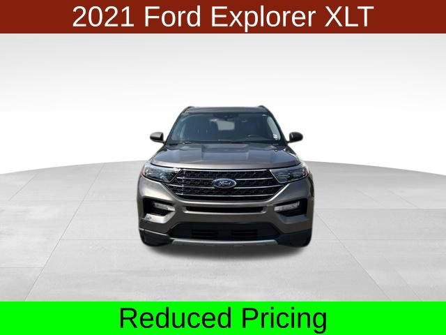 Used 2021 Ford Explorer XLT w/ Equipment Group 202A AWD/4WD image 2
