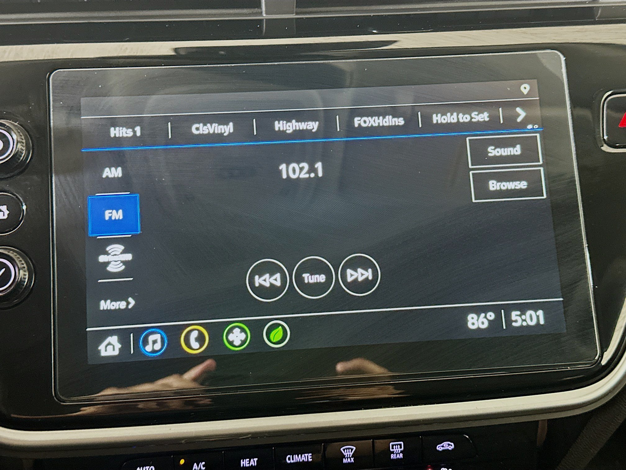 Used 2023 Chevrolet Bolt EUV LT w/ Convenience Package FWD image 21