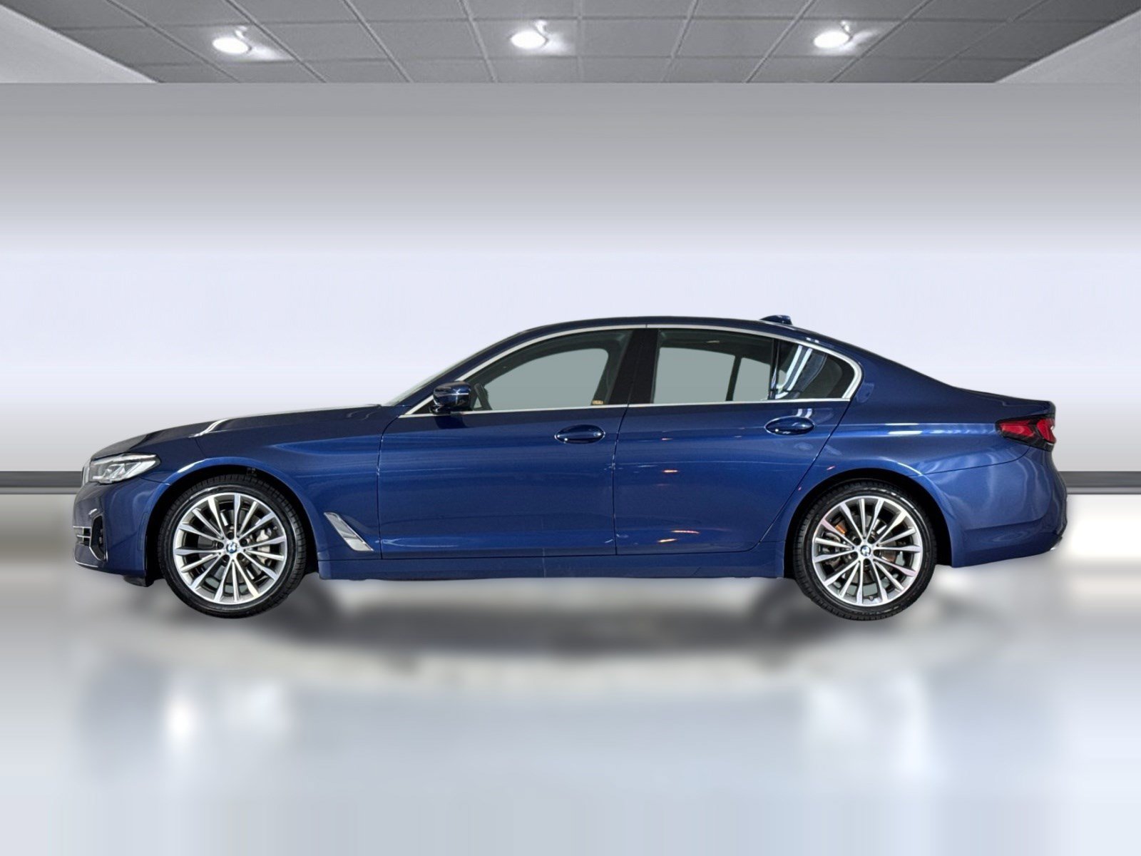 Certified 2023 BMW 530i w/ Convenience Package RWD image 2