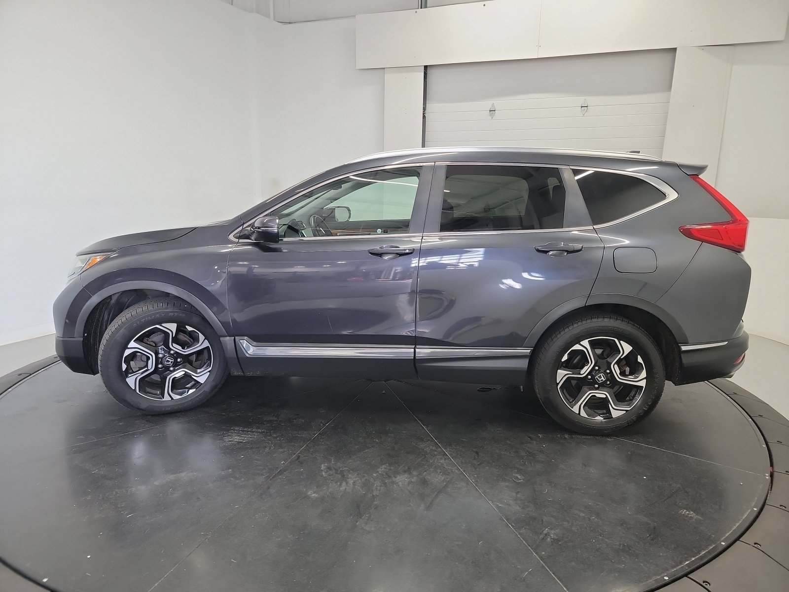 Used 2017 Honda CR-V Touring image 4