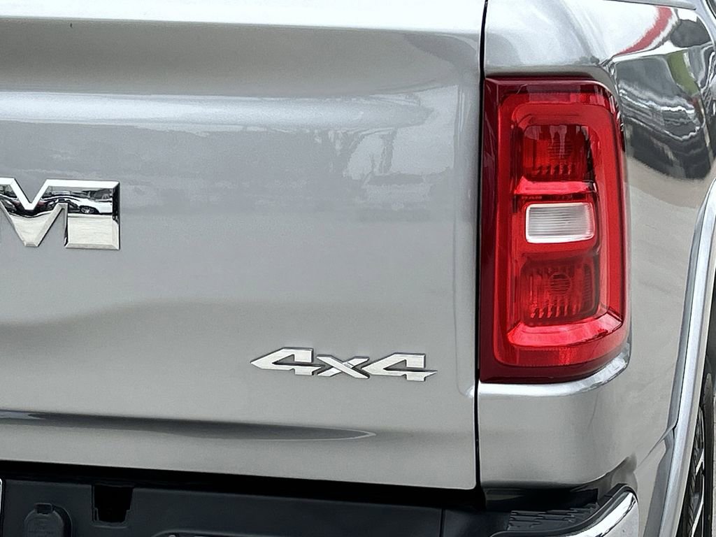 Used 2025 RAM 1500 Laramie AWD/4WD image 8