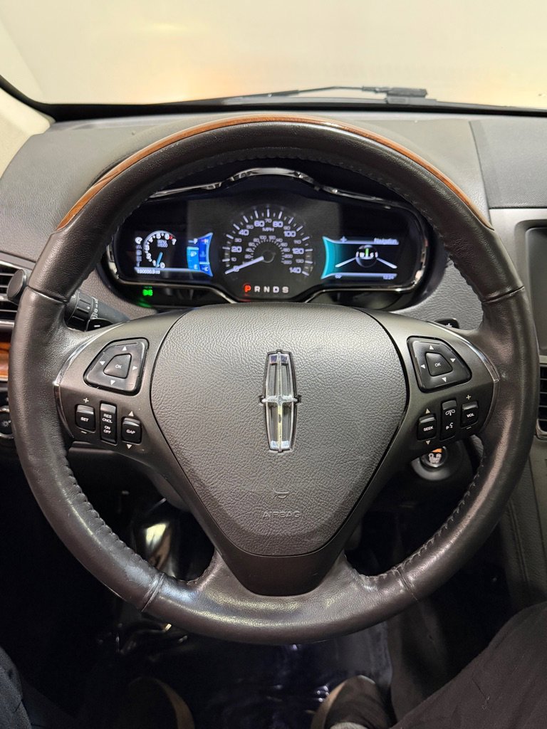 Used 2013 Lincoln MKT AWD image 16