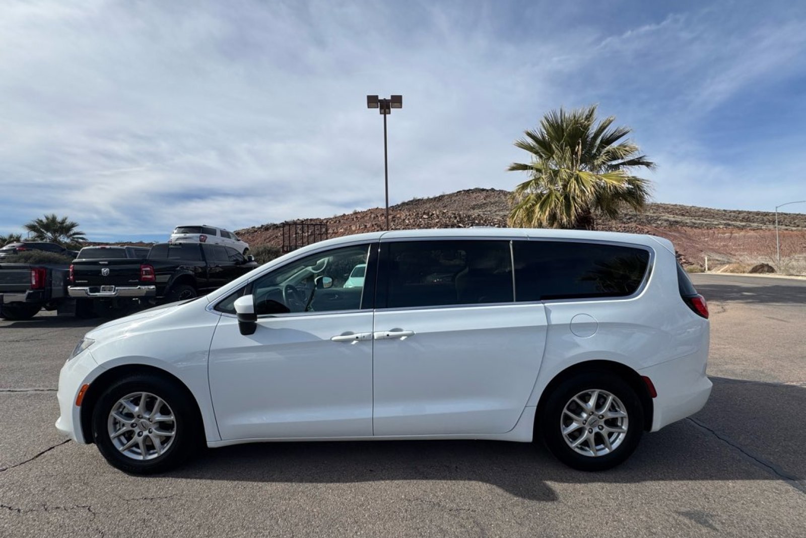 Used 2023 Chrysler Voyager LX image 2