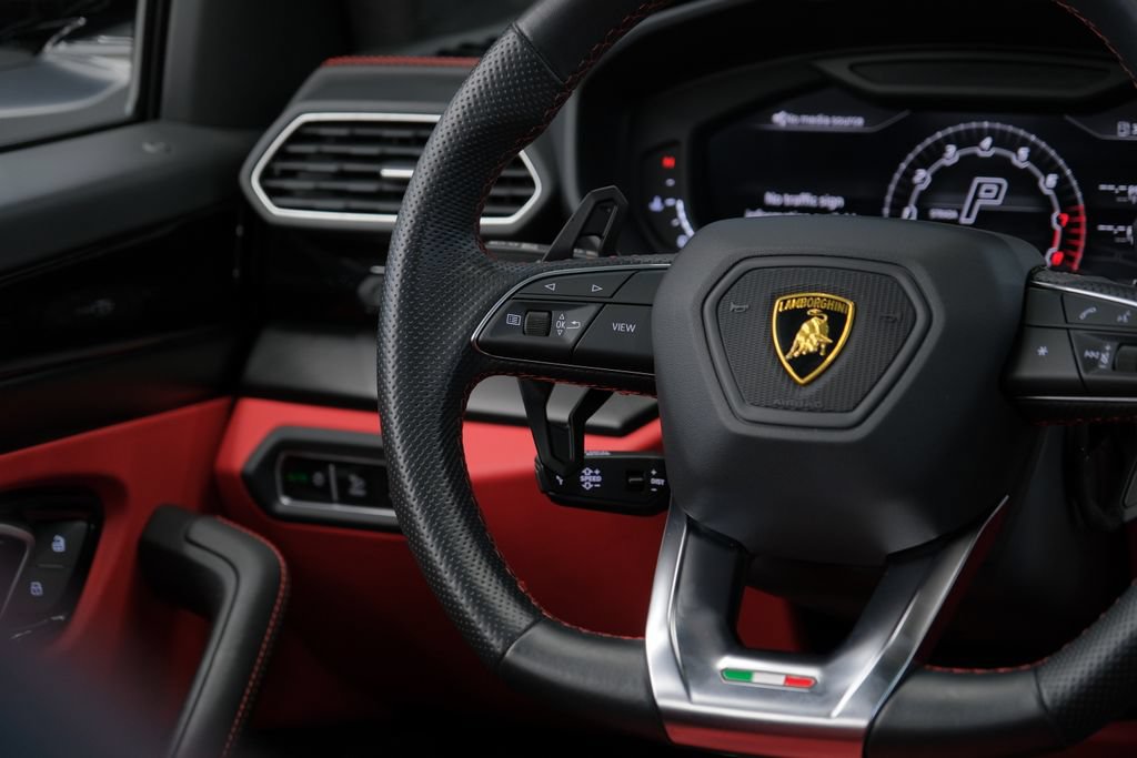 Used 2022 Lamborghini Urus AWD/4WD image 58