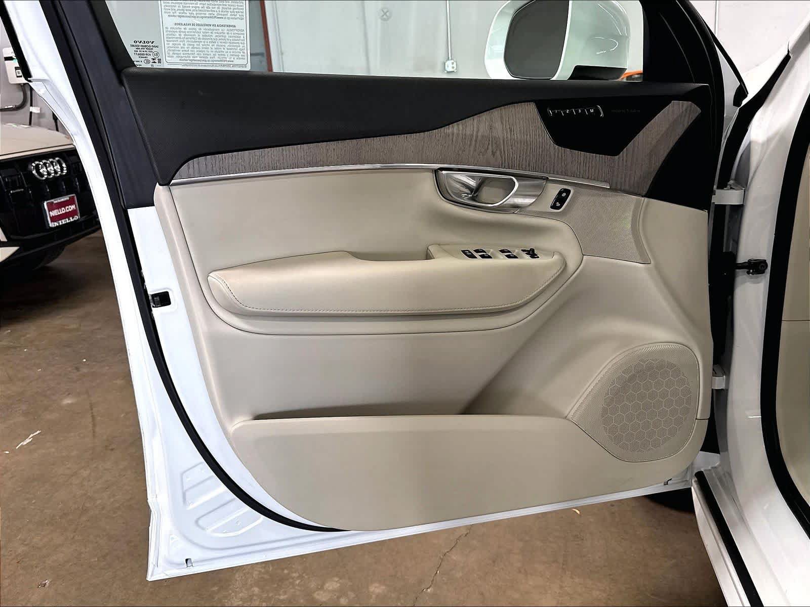 Used 2024 Volvo XC90 B6 Plus AWD/4WD image 24