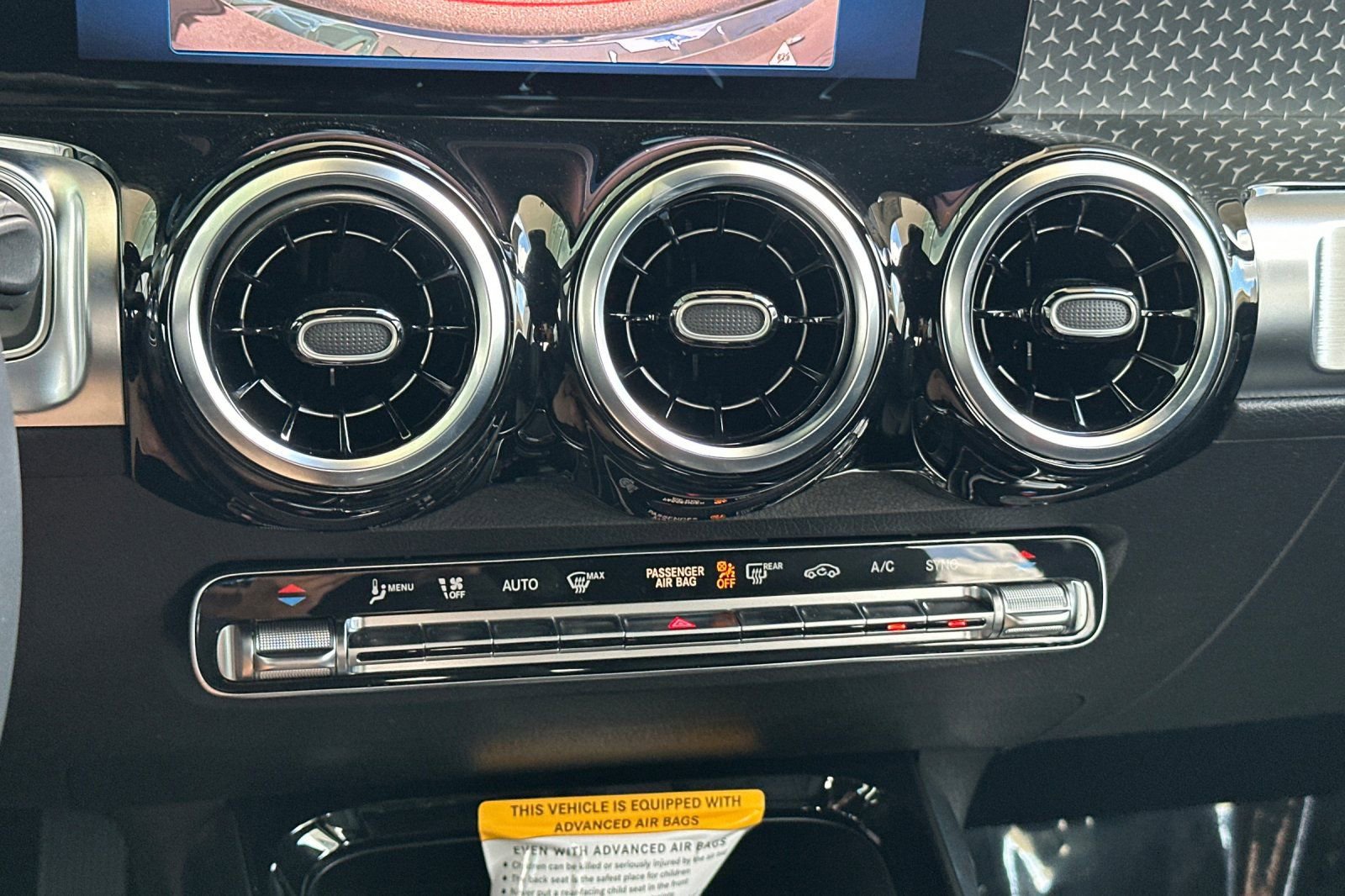 New 2025 Mercedes-Benz GLB 250 image 16