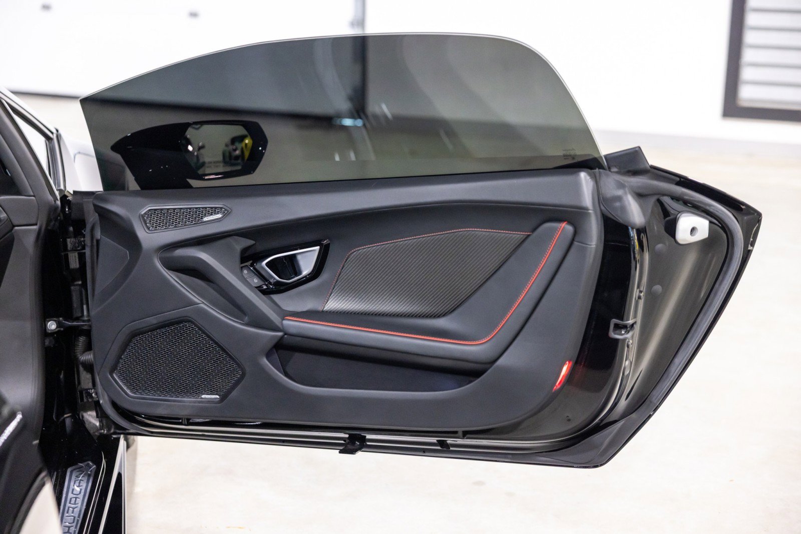 Used 2020 Lamborghini Huracan EVO image 27