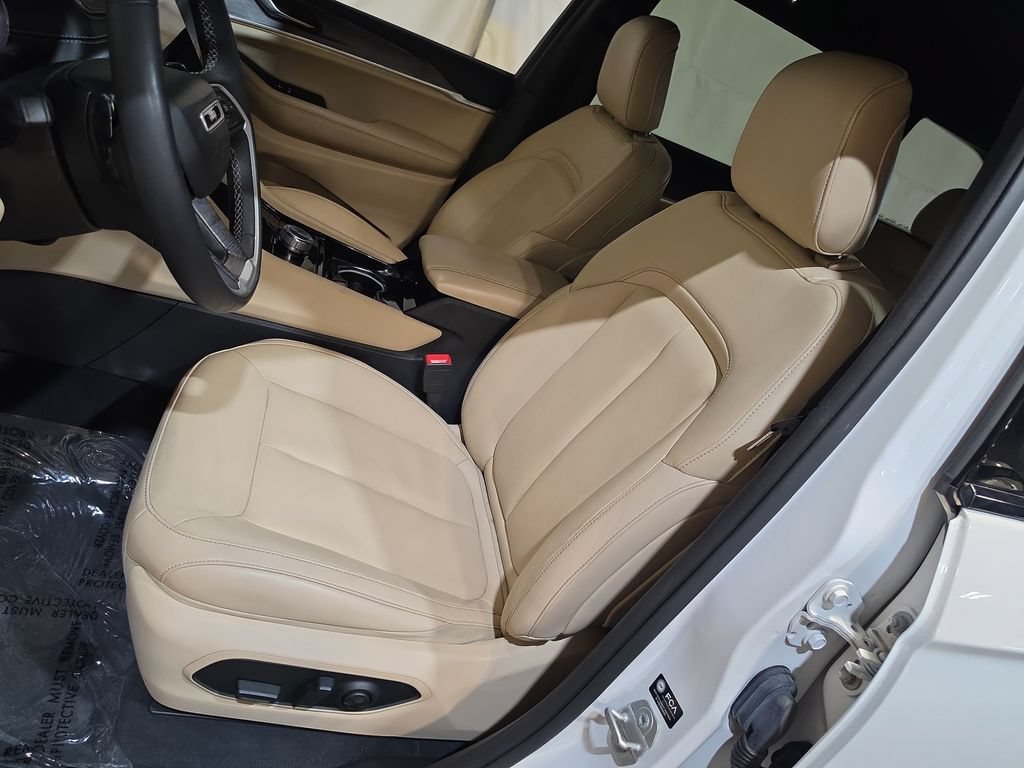 Used 2023 Jeep Grand Cherokee Limited w/ MOPAR Finishing Package AWD/4WD image 13