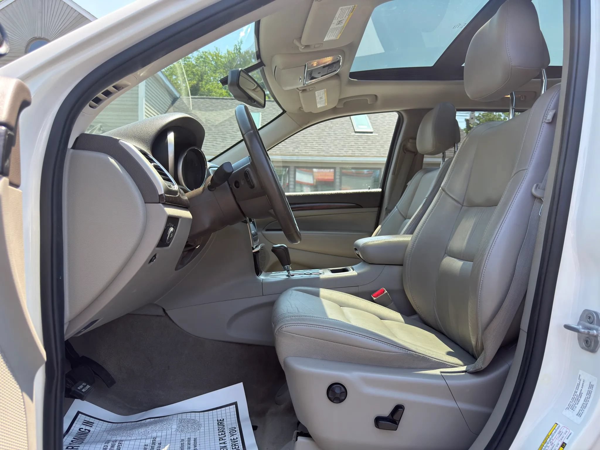 Used 2011 Jeep Grand Cherokee Laredo AWD/4WD image 19