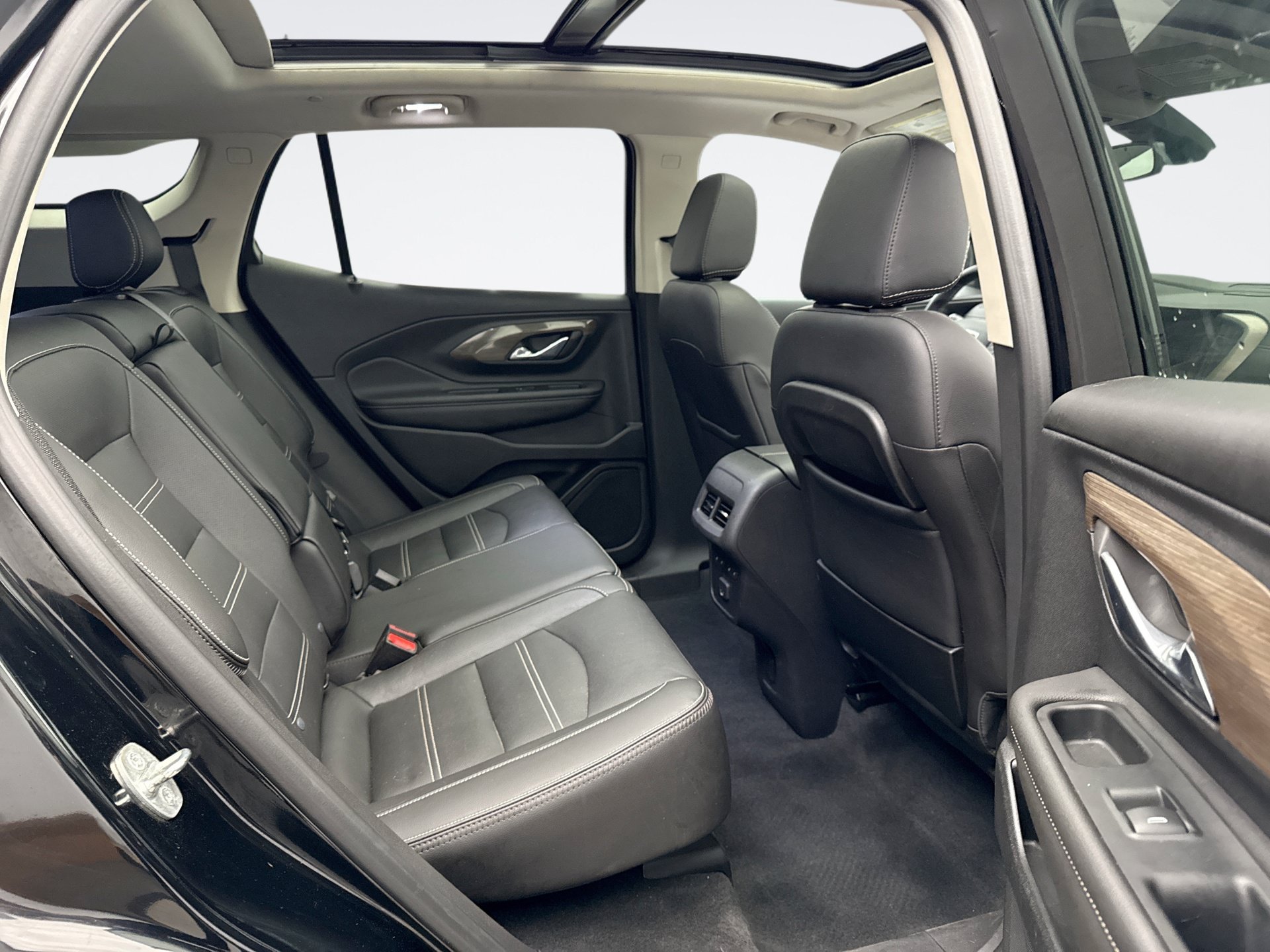 Used 2023 GMC Terrain Denali w/ Black Diamond Edition AWD/4WD image 20