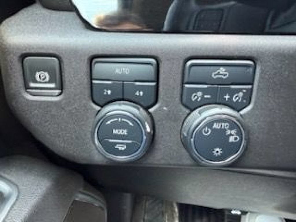 Used 2025 Chevrolet Silverado 1500 LT AWD/4WD image 37