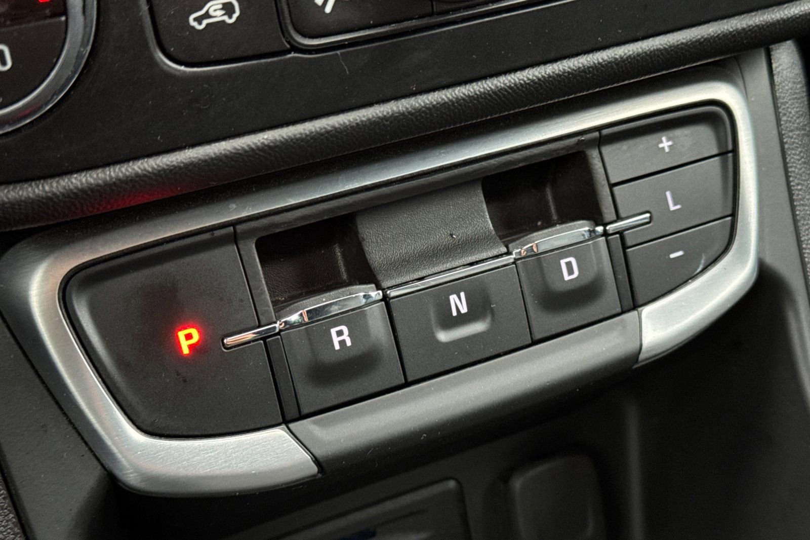 Certified 2024 GMC Terrain SLT image 23