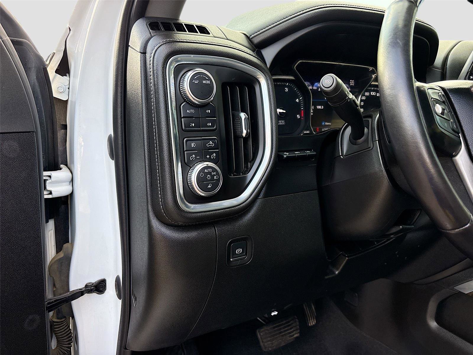 Used 2021 GMC Sierra 3500 Denali w/ Denali Ultimate Package image 10