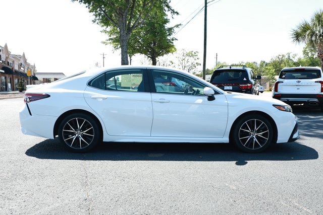 Used 2021 Toyota Camry SE w/ Convenience Package FWD image 4