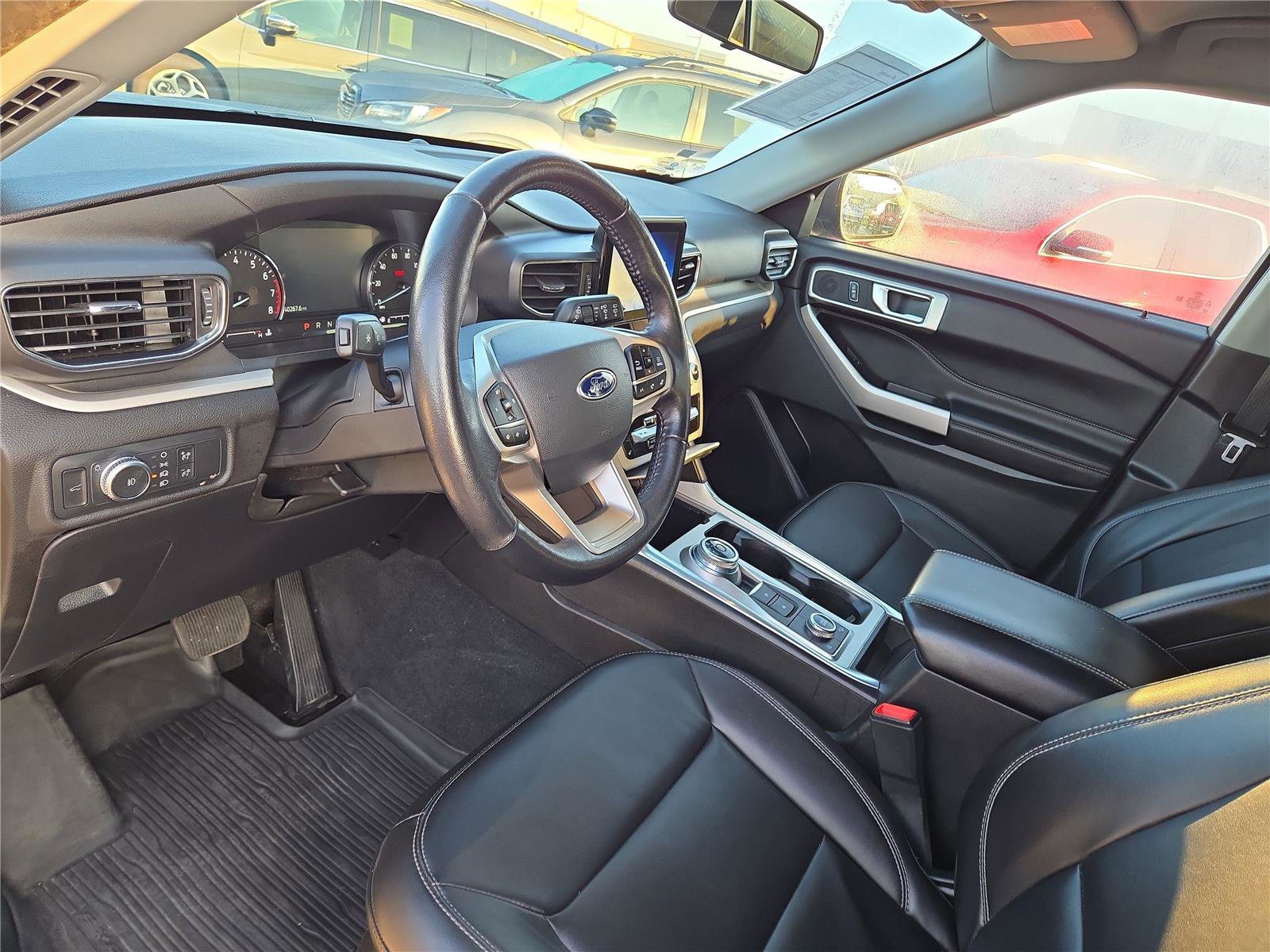 Used 2022 Ford Explorer XLT w/ Equipment Group 202A image 18