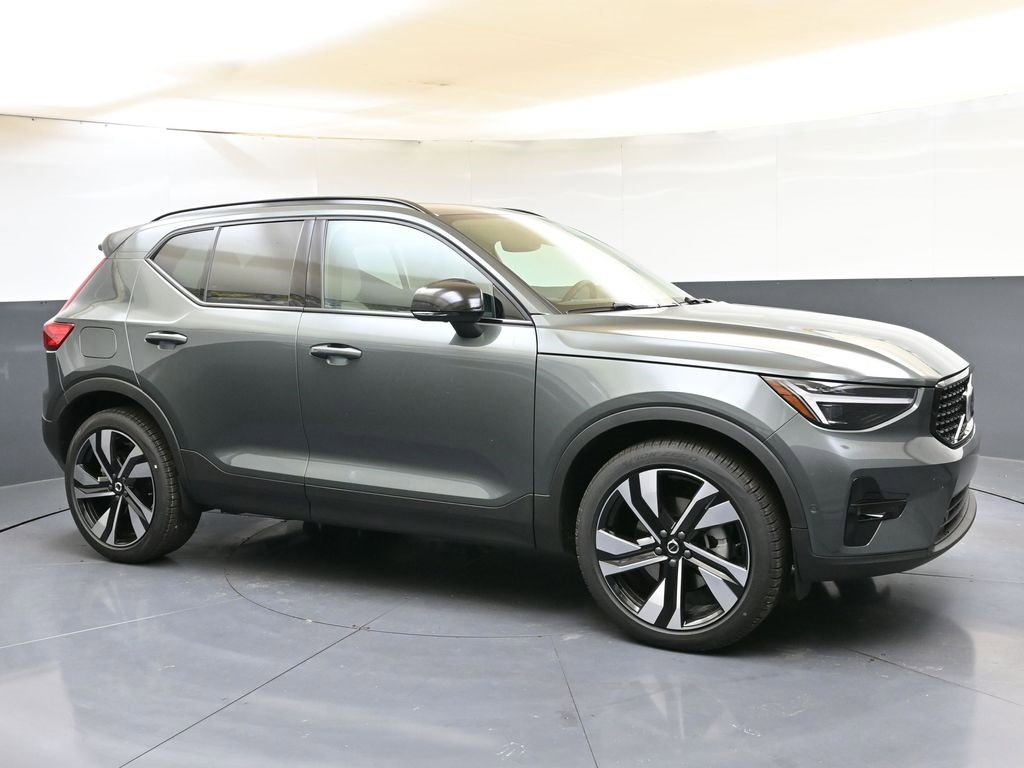 New 2026 Volvo XC40 B5 Ultra w/ Protection Package Premier image 7